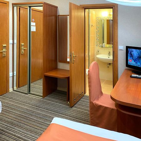 Economy Room In Hotel Eney Lviv Exterior foto