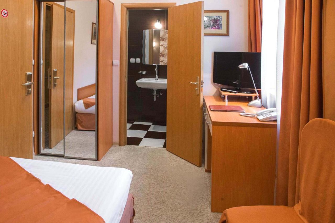 Economy Room In Hotel Eney Lviv Exterior foto