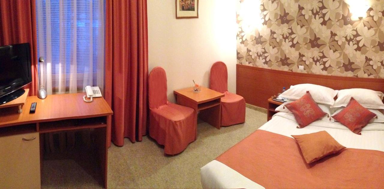 Economy Room In Hotel Eney Lviv Exterior foto