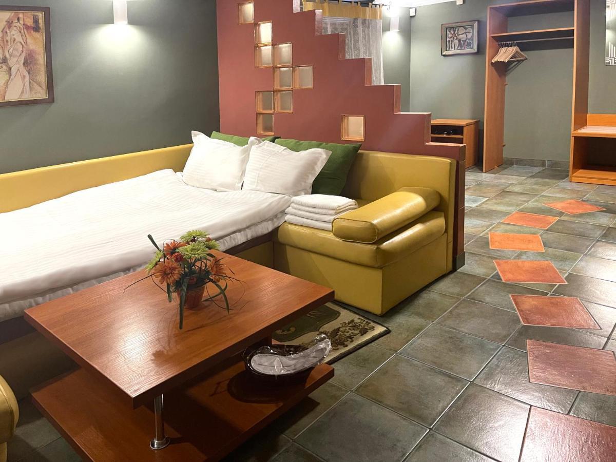 Economy Room In Hotel Eney Lviv Exterior foto