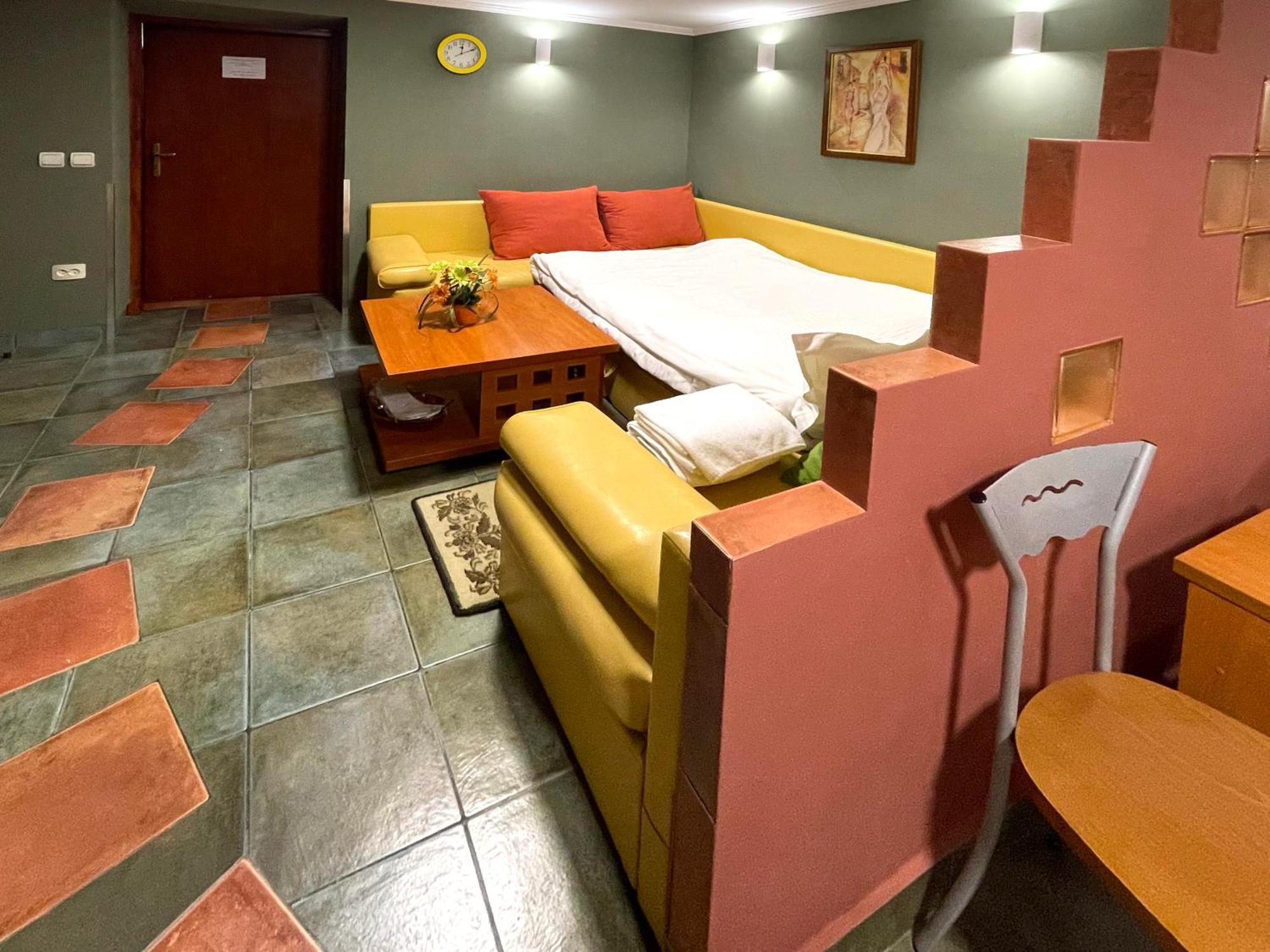 Economy Room In Hotel Eney Lviv Quarto foto